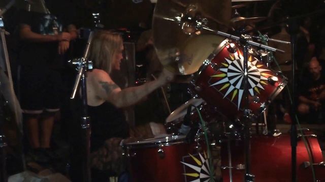 Nicko McBrain - Number of the Beast @ Nicko's Restaurant! Up close and personal! смотреть онлайн