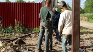 Установка откатных ворот на винтовых сваях