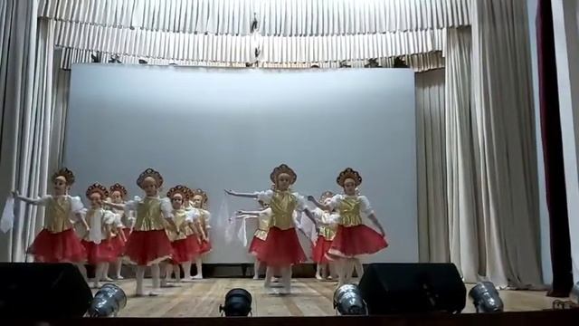 Русский народный танец исполняет группа"Росинка" смотреть онлайн