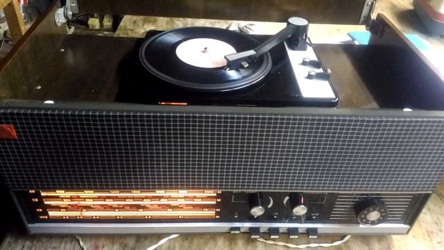 Радиола Рекорд-354 демонстрация работы