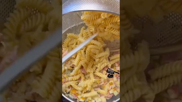 Необычное сочетание, паста с грушей и беконом в сливках смотреть онлайн