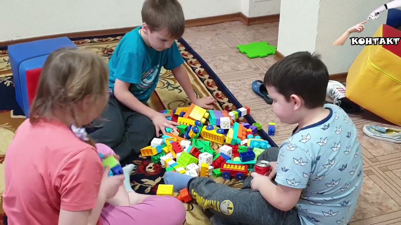 Передача гуманитарной помощи беженцам смотреть онлайн