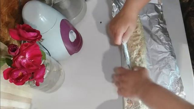 Рулет из фарша с начинкой!Чем можно заменить оливки?Рулет із фаршу з начинкою!Чим замінити маслини? смотреть онлайн