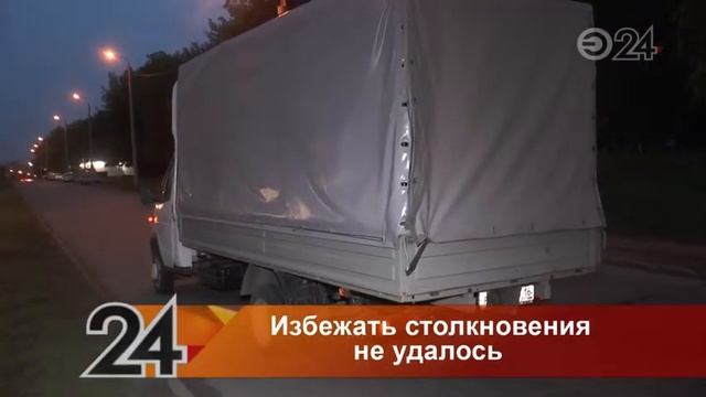 На перекрестке улиц Завойского и Фучика столкнулись автомобили «Ниссан» и «Газель» смотреть онлайн