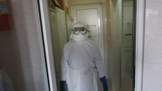 Как снять противочумный костюм смотреть онлайн