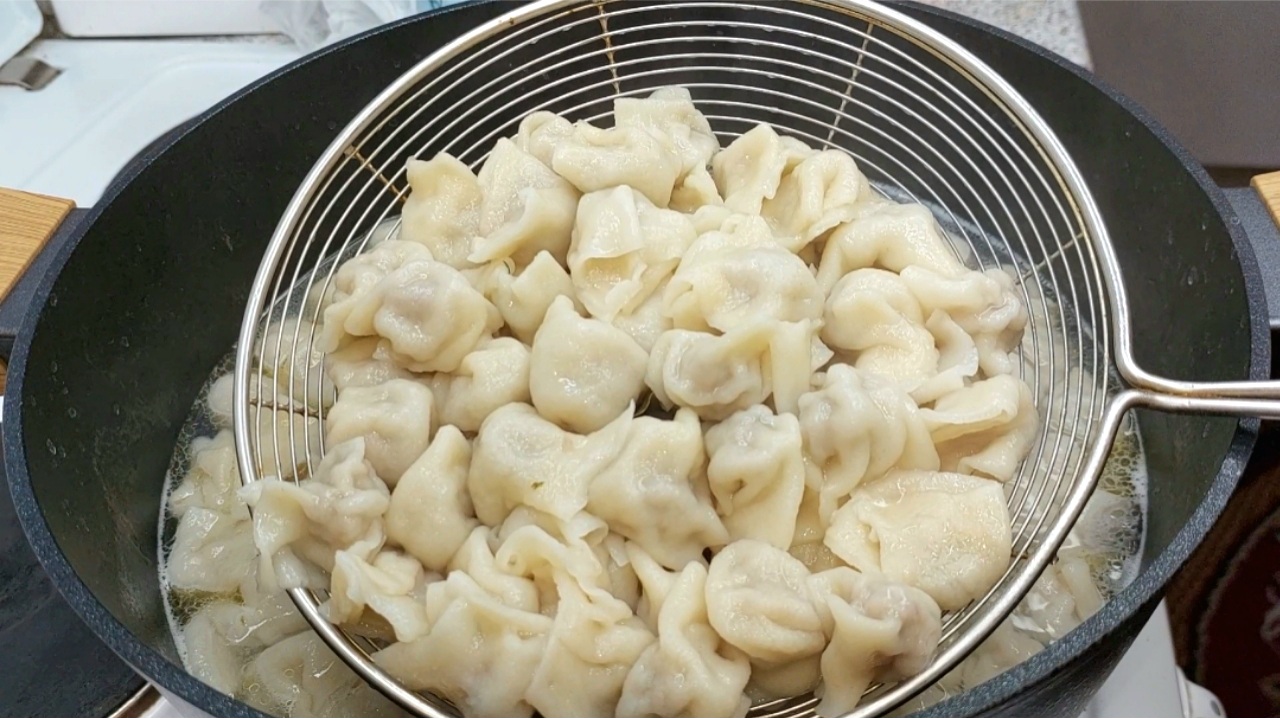 ТАКОЙ СПОСОБ ЛЕПКИ ПЕЛЬМЕНЕЙ ВЫ ЕЩЕ НЕ ВИДЕЛИ! ТЕСТО НА ПЕЛЬМЕНИ ГОТОВЛЮ ТОЛЬКО ТАК!ВСЕ В ВОСТОРГЕ? смотреть онлайн