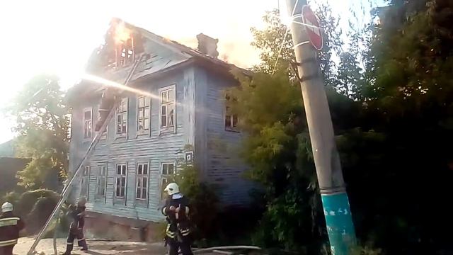 Горит дом на Смоленнке в Калуге смотреть онлайн