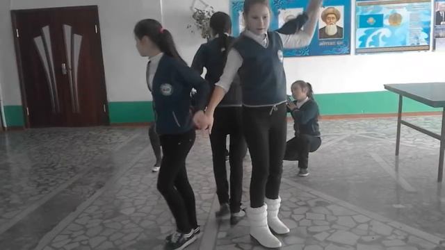 Танец 23 школы 5 "Б" смотреть онлайн