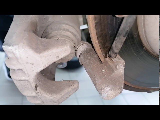 Замена задних тормозных колодок на Skoda Rapid, Шкода Рапид.