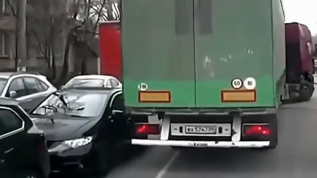 Неудачники 2019 года за рулем. Кто им только дает сесть за руль. смотреть онлайн