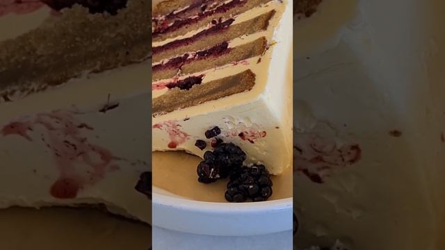 Frank & Harri Patisserie - Earl grey cake and pistachio raspberry danish. ?? смотреть онлайн