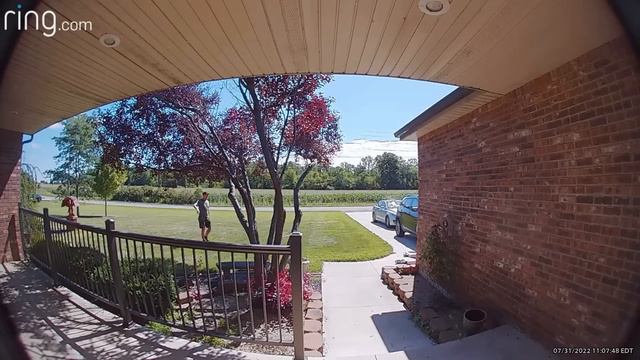 Ring camera footage shows man shoot daughter's ex-boyfriend during break-in смотреть онлайн