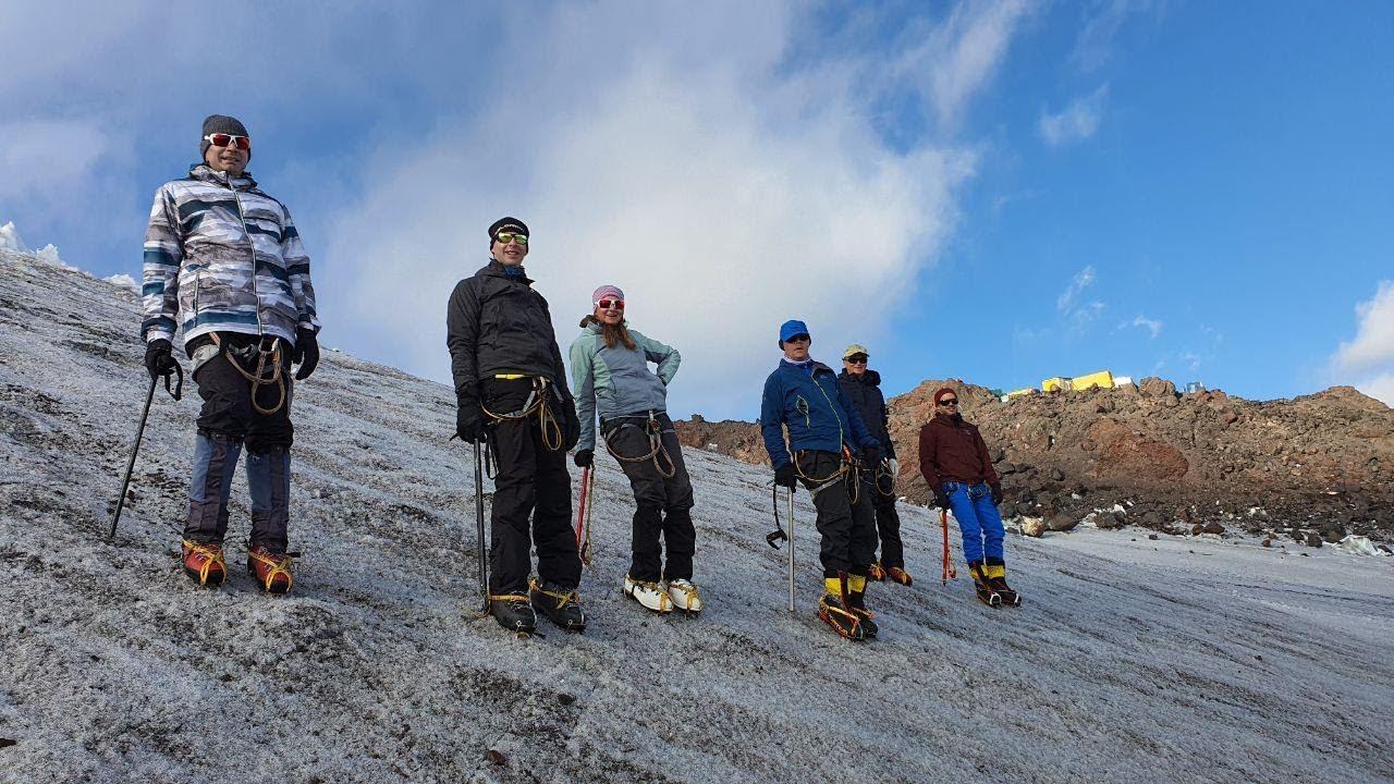 Фрагменты акклиматизационного выхода группы Клуба 7 Вершин на Эльбрусе смотреть онлайн
