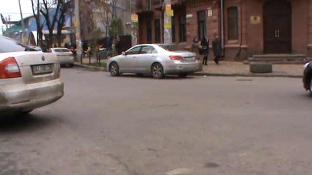 Водители Днепра игнорируют знаки. смотреть онлайн