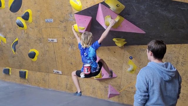 Лига Капитана. Боулдеринг. Девушки 10-13 лет (22.10.2023) смотреть онлайн