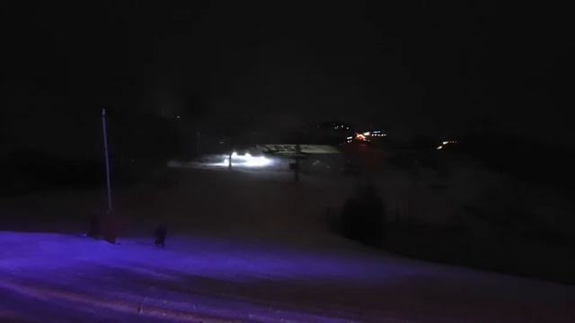 Спуск светящихся лыжников смотреть онлайн