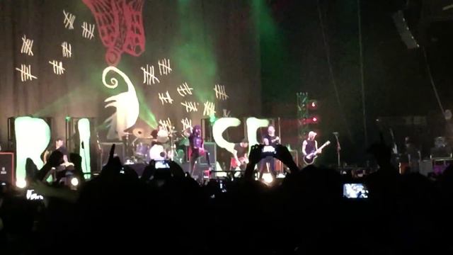 Rise Against - Black Mask & Gasoline ft. Gorka from Berri Txarrak @ Madrid (06/10/2015) смотреть онлайн
