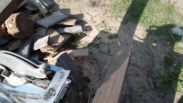 Циркулярка для дров из ручной дисковой пилы , паркетки. распил тонких дров на дрова. заготовка дров смотреть онлайн