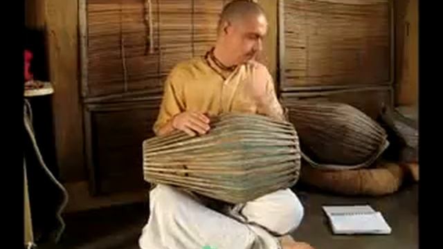 Часть 1: Уроки игры на мриданге - Говинда дас - Вриндаван 24ч киртан