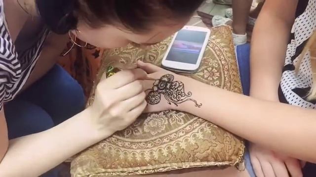 Мехенди / Как сделать Мехенди на руке ✌?️#Рисуемхнойнаруке #Marta Sweet смотреть онлайн