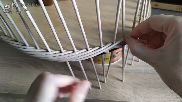 Плетение валика на фанерном дне. weaving paper смотреть онлайн