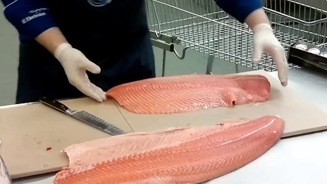 Разделка семги мастер-класс в МЕГЕ часть 1 смотреть онлайн