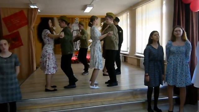 "Ах, эти тучи в голубом!" из к/ф "Московская сага" смотреть онлайн