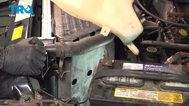 How to Replace Windshield Washer Reservoir 1994-2002 Dodge Ram 2500 смотреть онлайн
