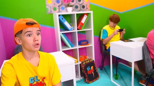 ПРАНКИ НАД УЧИТЕЛЕМ В ШКОЛЕ 24 ЧАСА ! смотреть онлайн