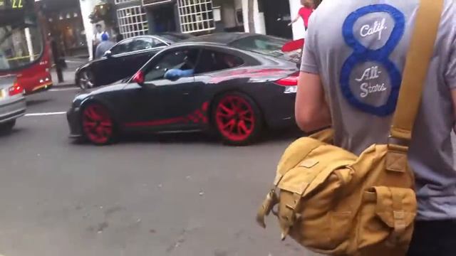 Porsche 911 GTRS Cruising In Knightsbridge!!