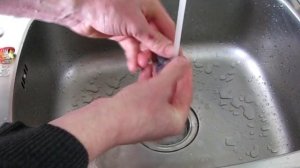 Как почистить головку электробритвы