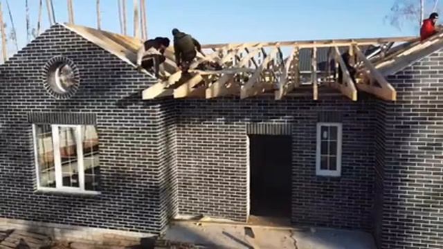 Часть 1. Ямное. ул. Мосина 2а. Кирпич TEGEL доломит тёмно - серый. Монтаж стропильной системы смотреть онлайн