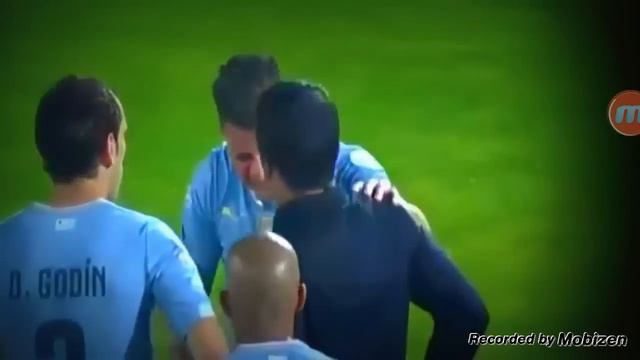 Gonzalo Hará Le toca el trasero a Edinson Cavani смотреть онлайн