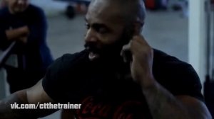 CT Fletcher Плюшевая Борода Тренирует Черного Кекса
