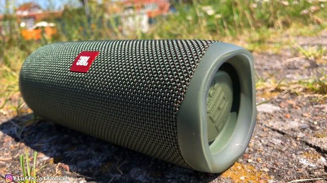 JBL FLIP 5 | CS | FORREST GREEN | BASS TEST (LFM) 100% VOL. - WALKING ON IT'S OWN !!!