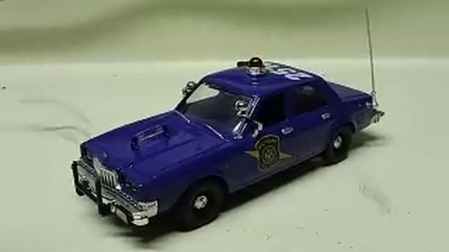 Custom 1:43 O scale diecast Michigan State Police Dodge DIplomat with working lights смотреть онлайн