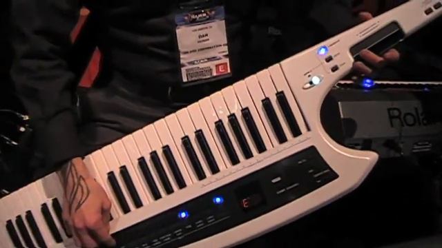 Roland AX Synth смотреть онлайн