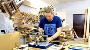 Оформляю картину в деревянный багет!