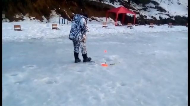 Ловля осетра и форели на водоеме Савельево-2 05.03.17 смотреть онлайн