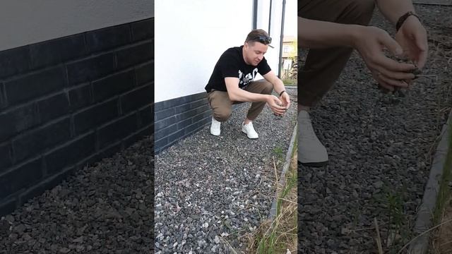 НАДЕЖНО! Отмостка из щебня своими руками #shorts смотреть онлайн