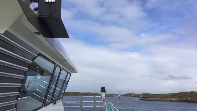 MS Lovund Express gjennom MÅSØYRENNA смотреть онлайн