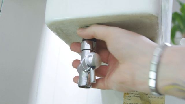 How to Install a Handheld Bidet Sprayer | Quick & Easy смотреть онлайн