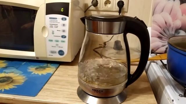 стеклянный чайник с голубой подсветкой смотреть онлайн