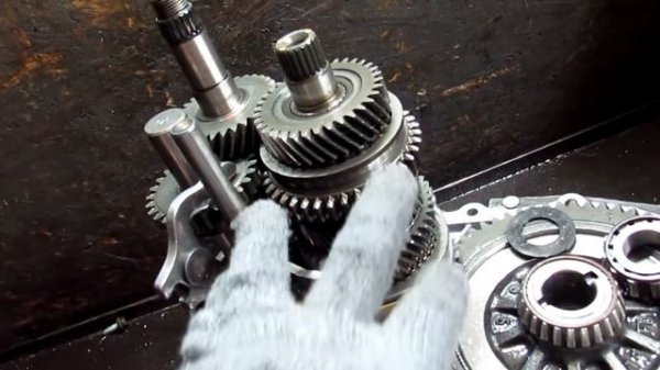 Renault Kangoo . Рено Кенго. ремонт коробки . Советую посмотреть !