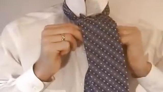 как завязывать галстук узлом Виндзор смотреть онлайн