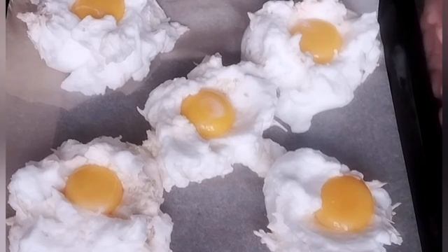 Печёные яичные гнёзда смотреть онлайн