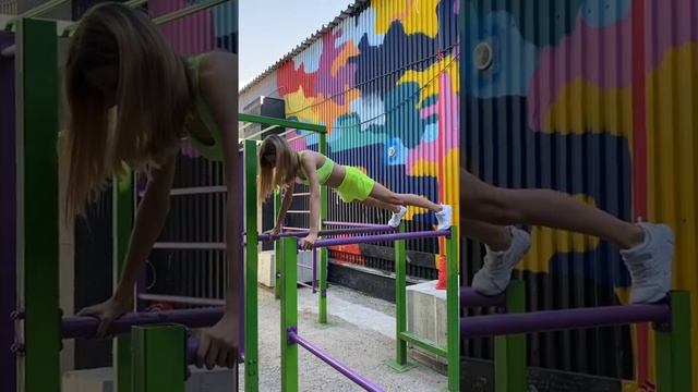 Workout in the city. Fitness motivation. Summer 2020. смотреть онлайн