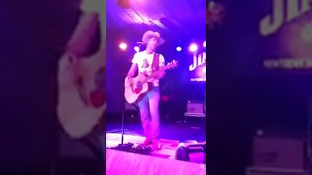 Dustin Lynch - Just The Way You Are смотреть онлайн