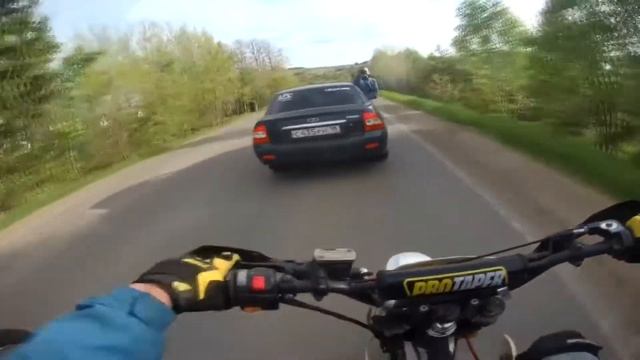 Лютый стант на питбайках, толпой по городу смотреть онлайн