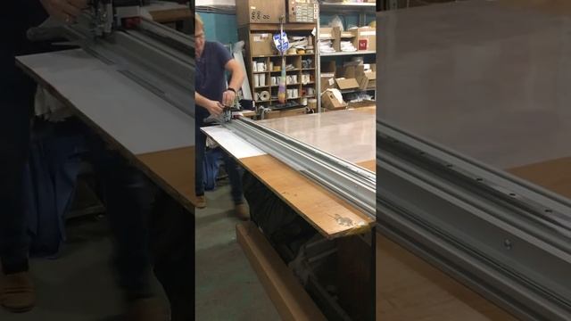 Видеоотзыв от клиентов из г. Ковров. Резка пластика ПЭТ на резаке UnidosCut. смотреть онлайн